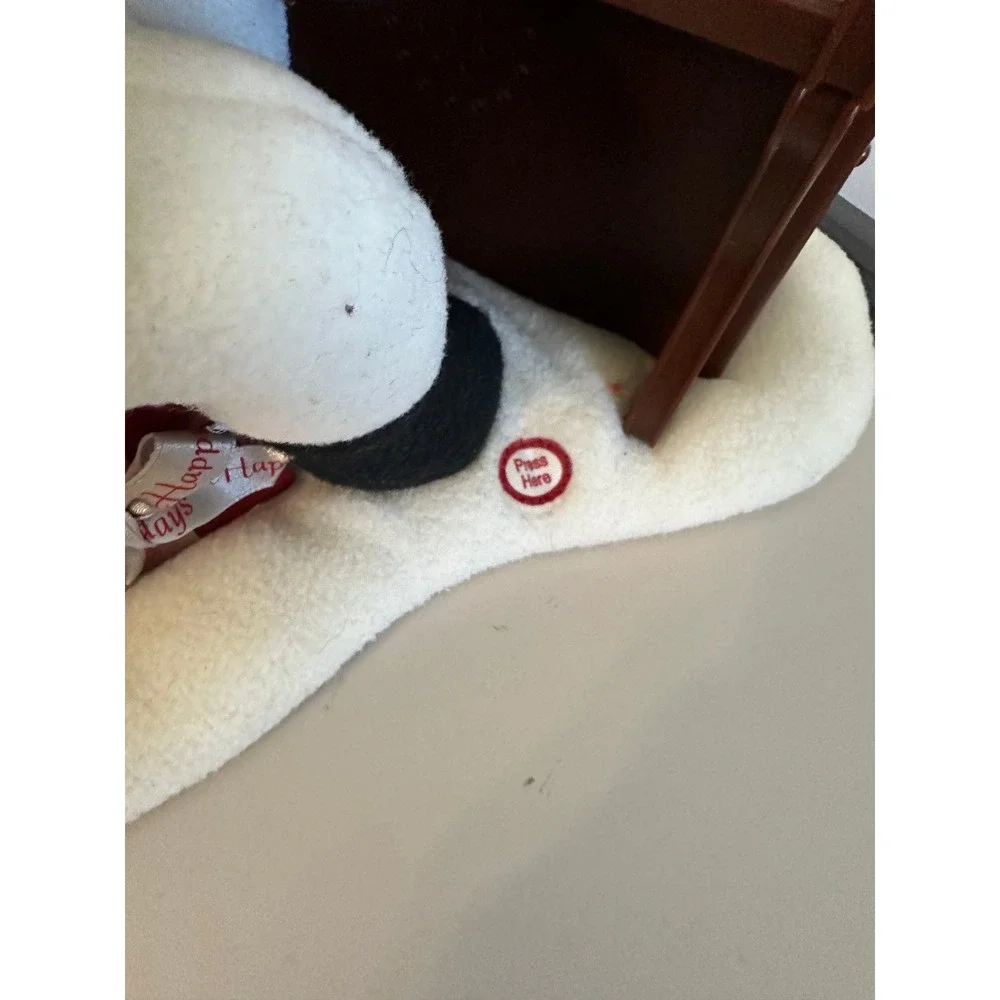 Hallmark Snowman Plush with Gift‎ Holiday Christmas Decor 5234